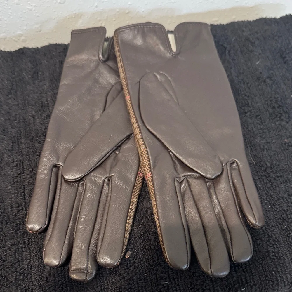 Worthington Checkered Brown and Red Gloves